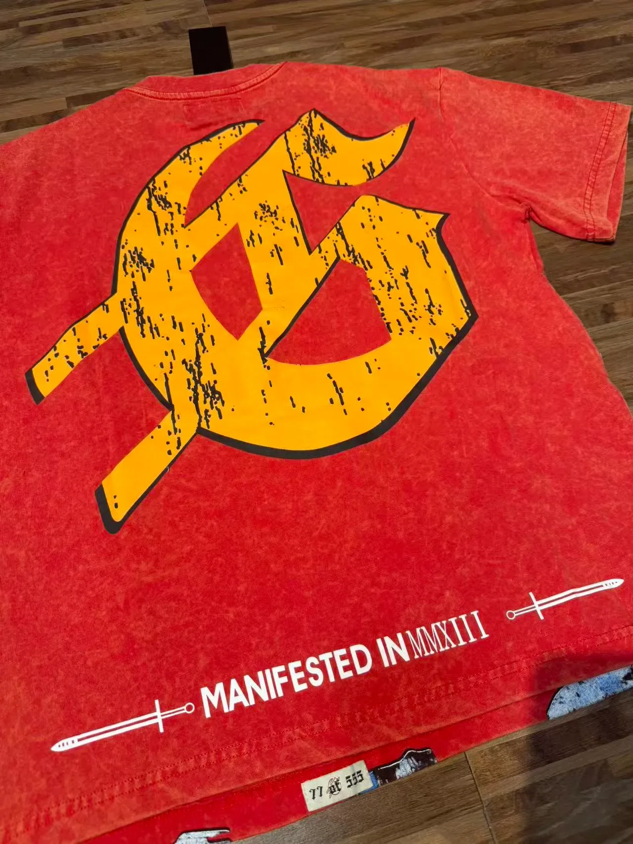 Camiseta roja Godspeed con estampado gráfico de la Estatua de la Libertad 7