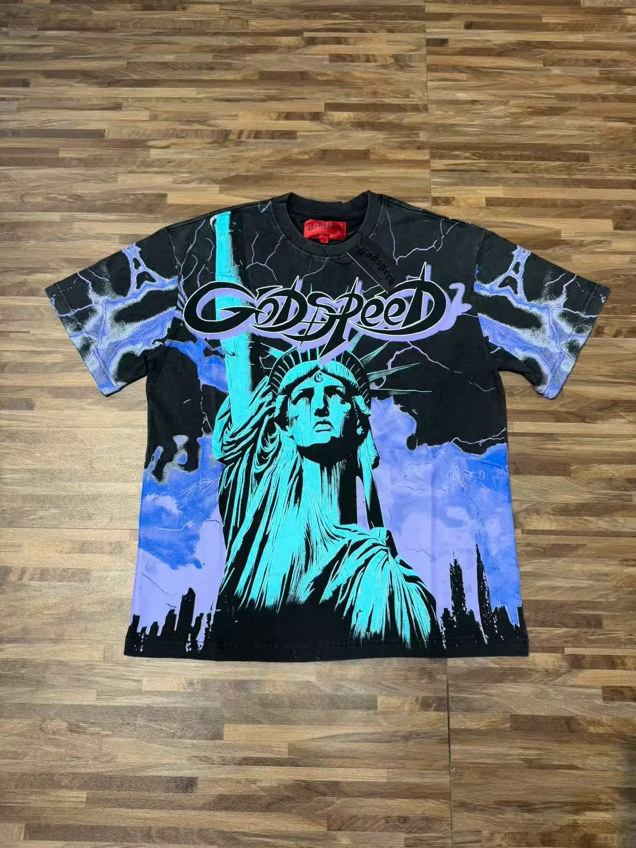 T-shirt graphique Godspeed Statue de la Liberté et éclair 2