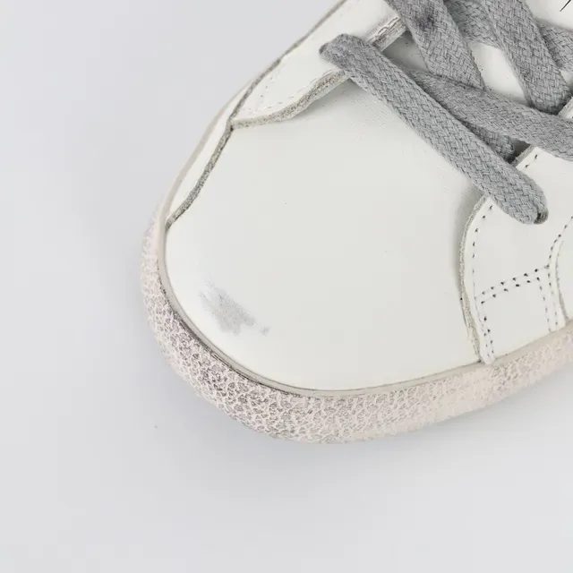 Golden Goose Superstar সাদা ও রূপালী distressed লाइফস্টাইল स्निकार 5