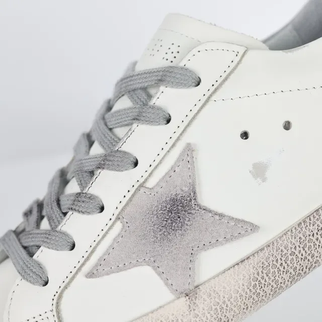 Golden Goose Superstar সাদা ও রূপালী distressed লाइফস্টাইল स्निकार 6
