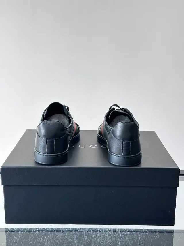 Gucci Ace Sneakers جلد أسود نسيج ويب شريط أسلوب حياة 3