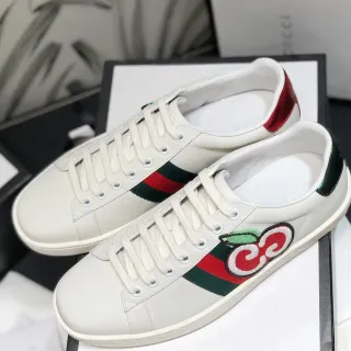 Gucci Ace 樱桃白皮革生活方式运动鞋