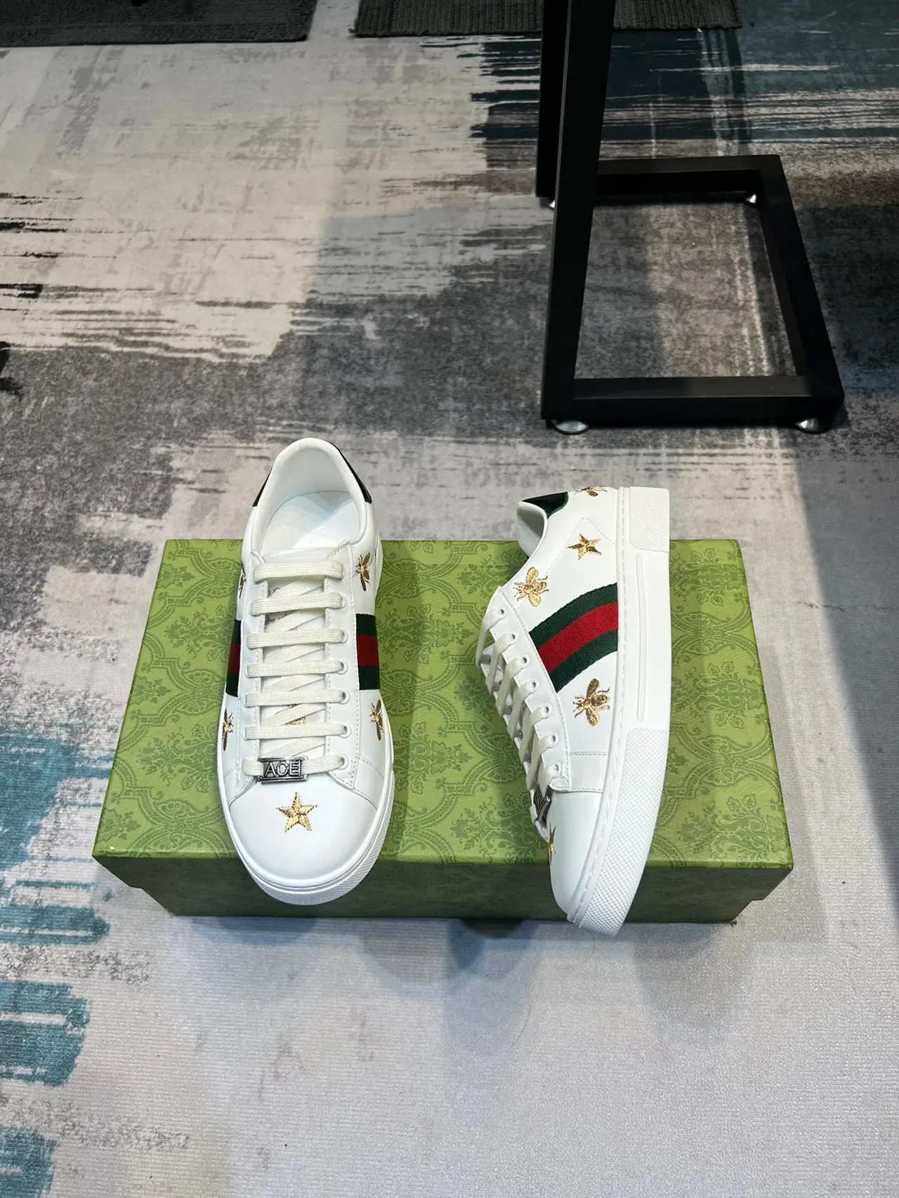 Gucci Ace Abelha Bordada e Estrela Branca Lifestyle Sneakers 4