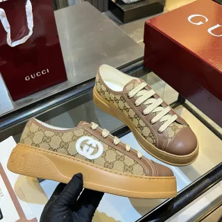 Gucci Ace GG Monogram كانفاس بني توي منصة سنيكرز ستايل حياة