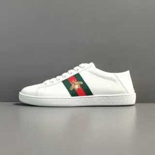 Gucci Ace أبيض أخضر أحمر Web Stripe Bee Embroidery حذاء رياضي نمط حياة