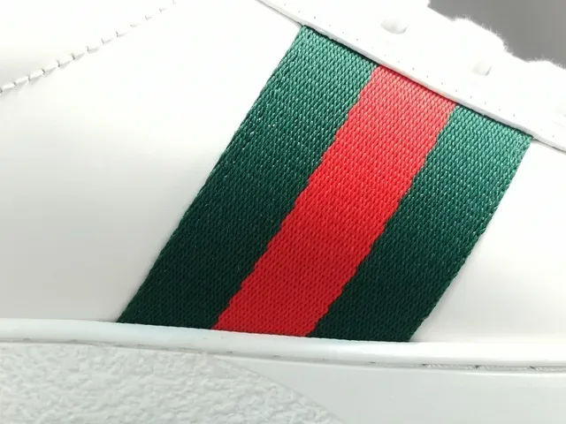 Gucci Ace Blanc Vert Rouge Web Stripe Bee Embroidery sneakers lifestyle 2
