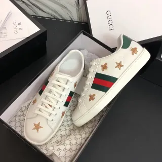 Gucci Ace Zapatos Lifestyle de Cuero Blanco con Bordado de Abeja y Estrella