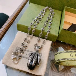 Gucci Animalier collier argent noir chaîne ornate pendentif claw-shaped