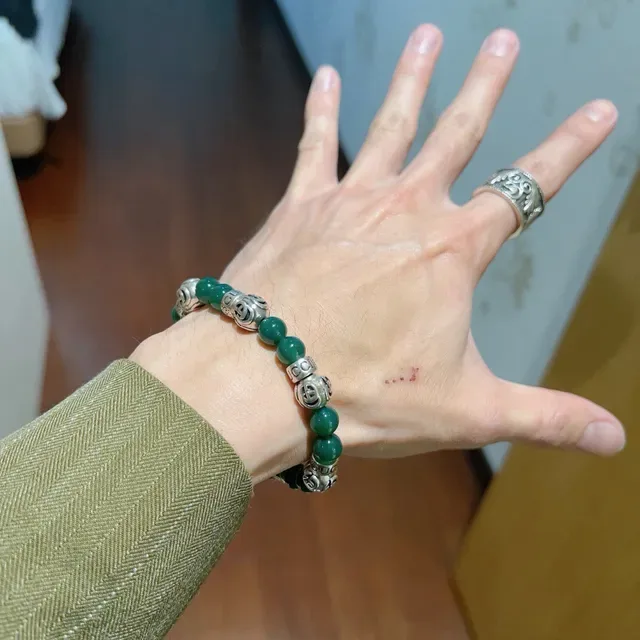 سوار Gucci خرز عقيق أخضر ونحاسي فضي تعويذة مزدوجة G 5