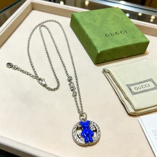 Gucci भालू मोटिफ नीला एनामेल पेंडेंट नेकलेस