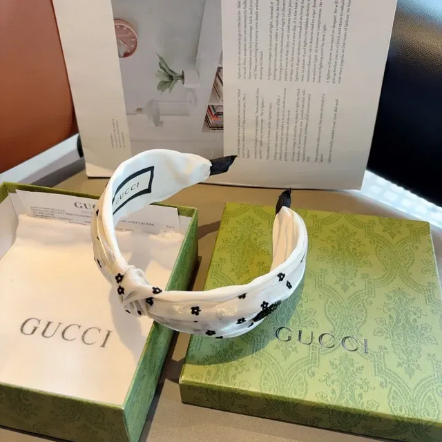 Gucci Chapeau Beige Noir Nœud Tordu Translucide Broderie Florale 4