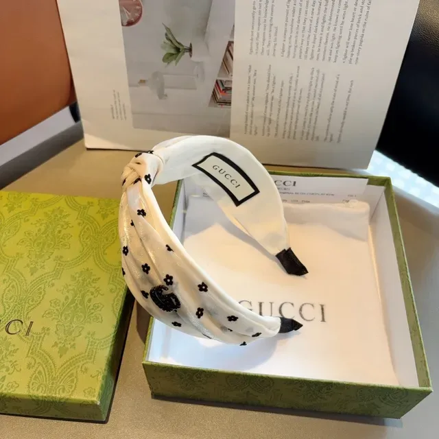 Gucci Chapeau Beige Noir Nœud Tordu Translucide Broderie Florale 5