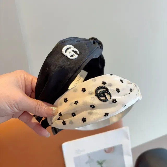 Gucci Chapeau Beige Noir Nœud Tordu Translucide Broderie Florale 6