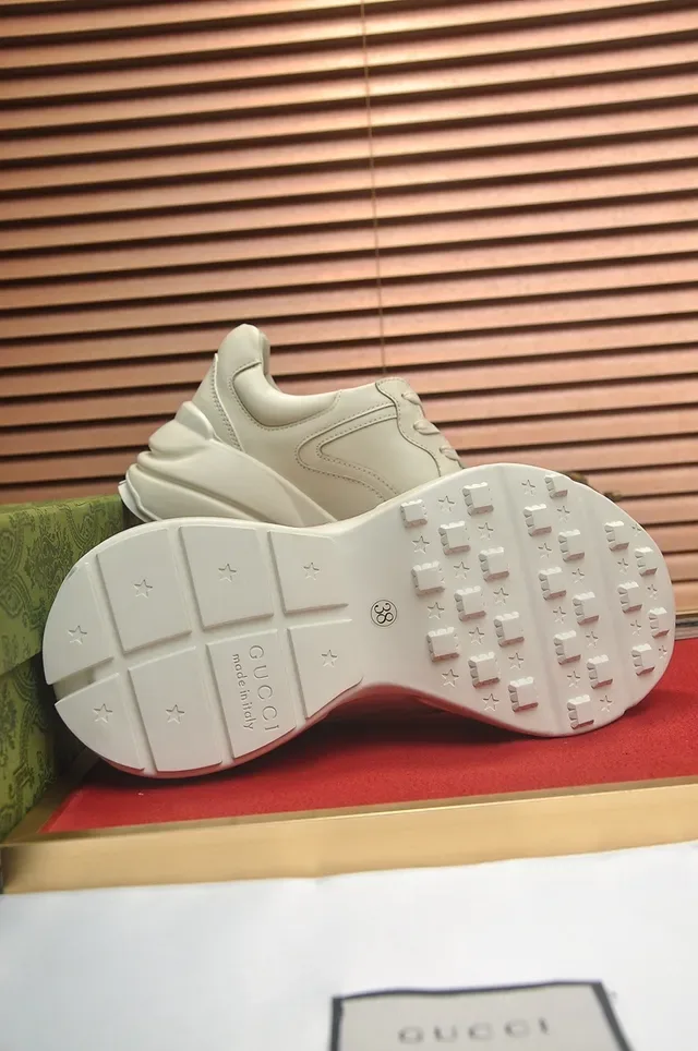 Gucci 米色粉色皮革鞋面 超大号兔子图案 厚底运动鞋 2