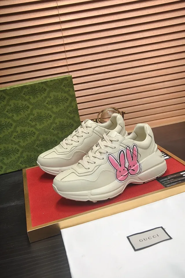 Gucci 米色粉色皮革鞋面 超大号兔子图案 厚底运动鞋 3