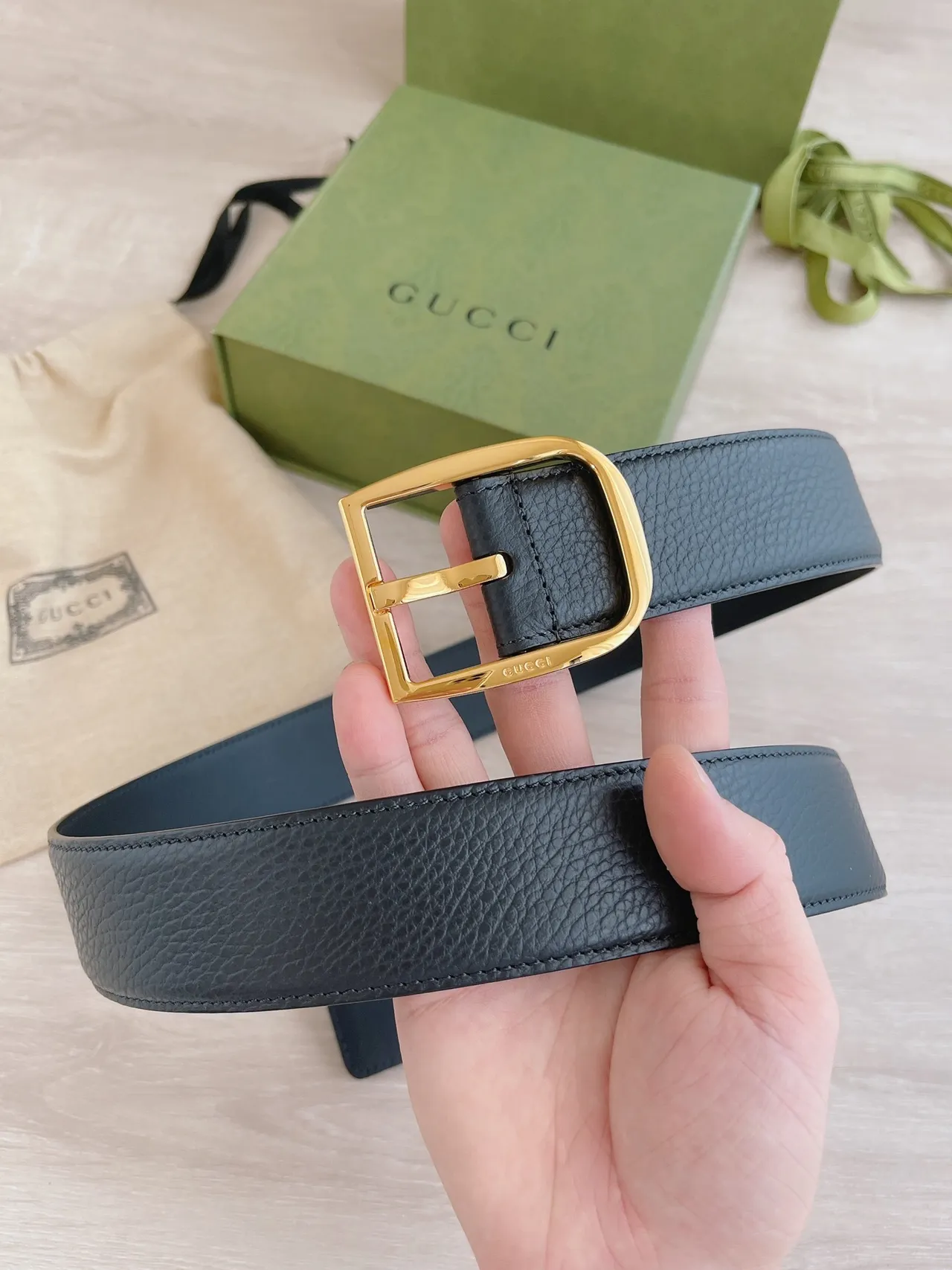 Gucci Black Gold Pebbled Rectangular Buckle Leather Belt 2