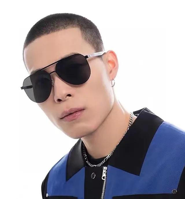 Gucci نظارات شمسية إطار معدني أسود رمادي رفيع شكل طيار ملهم 2