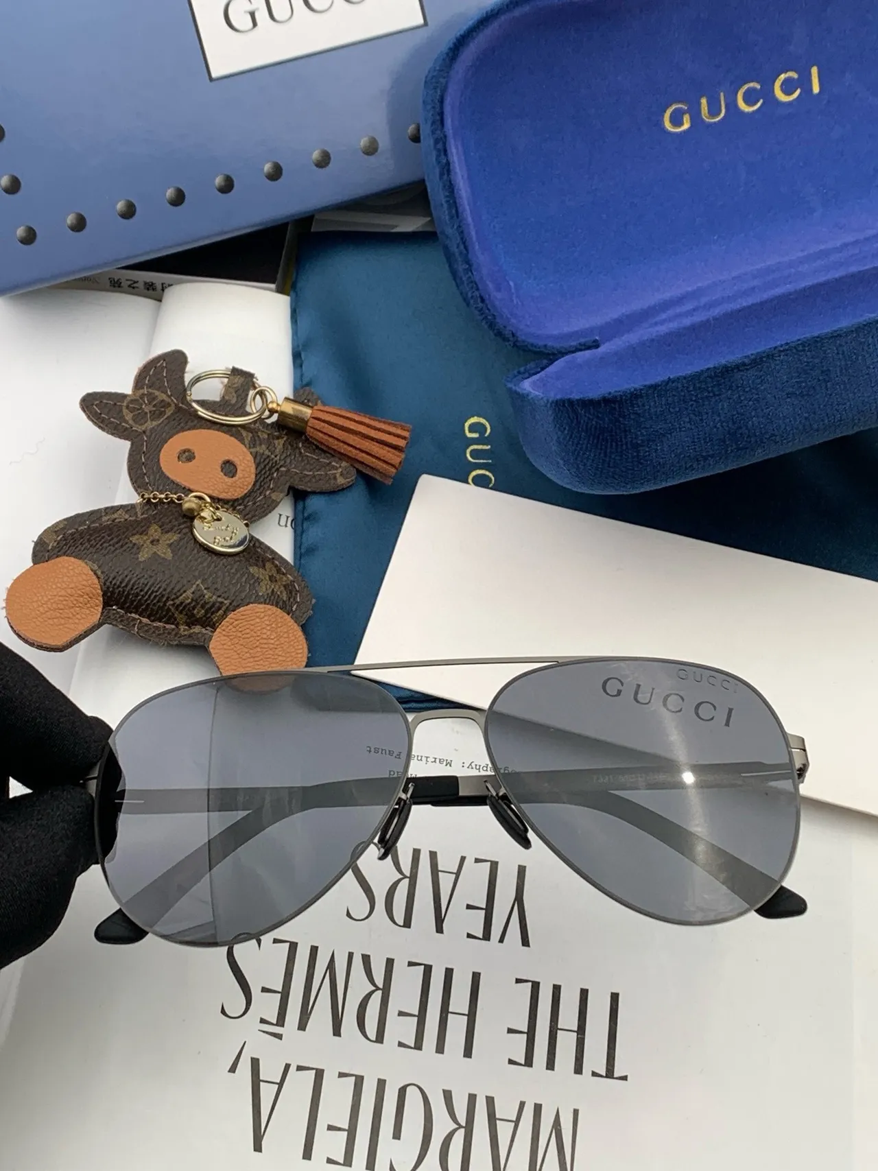 Gucci نظارات شمسية إطار معدني أسود رمادي رفيع شكل طيار ملهم 4
