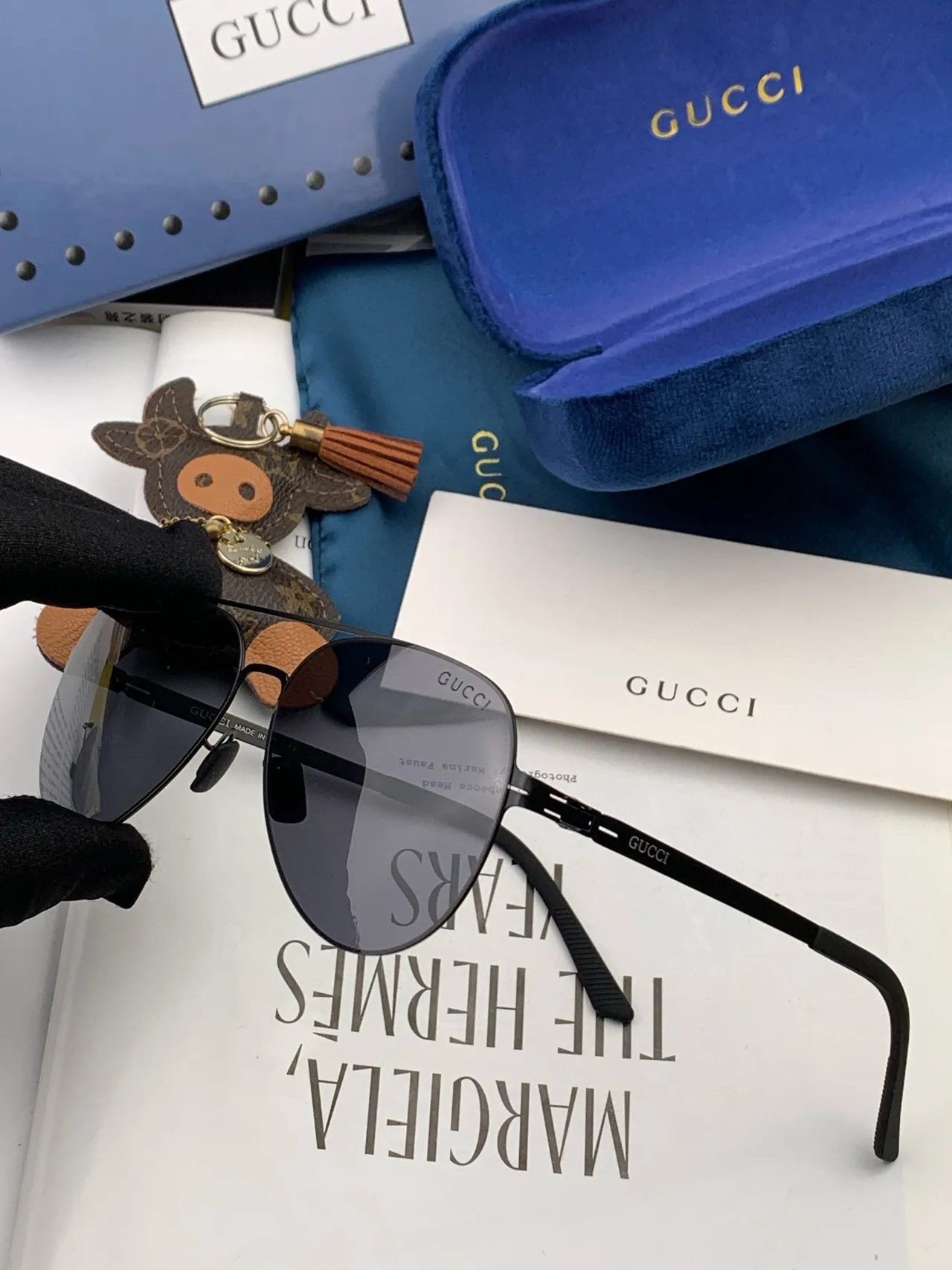 Gucci نظارات شمسية إطار معدني أسود رمادي رفيع شكل طيار ملهم 9