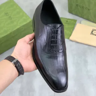 Gucci काला टेक्सचर्ड कैप-टो ऑक्सफोर्ड जूते