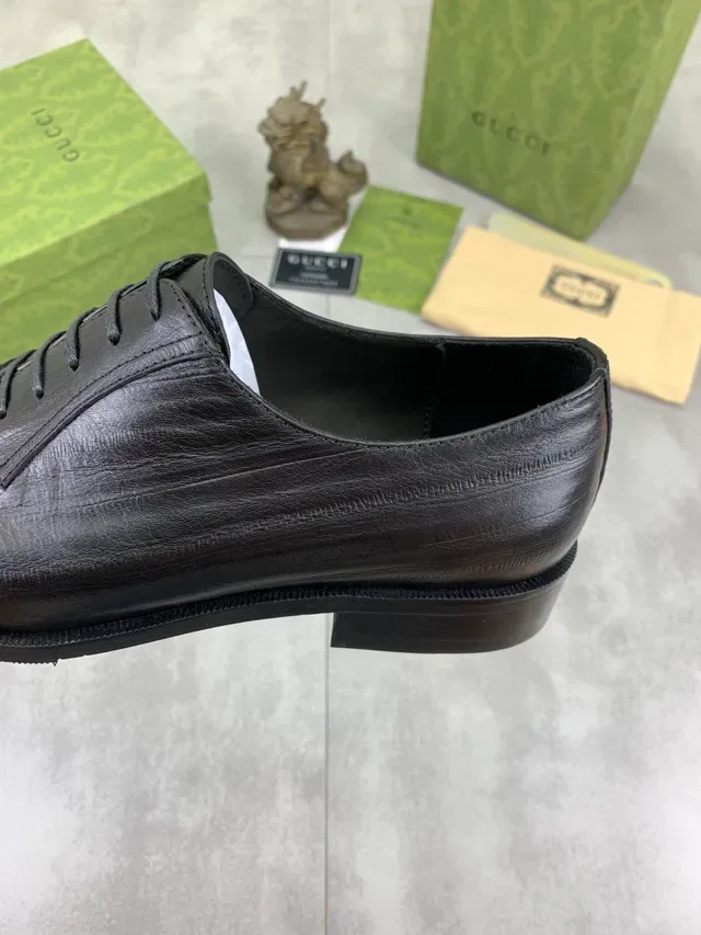 Gucci काला टेक्सचर्ड कैप-टो ऑक्सफोर्ड जूते 4