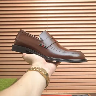 Gucci بني و أسود Penny Moc-Toe Loafer