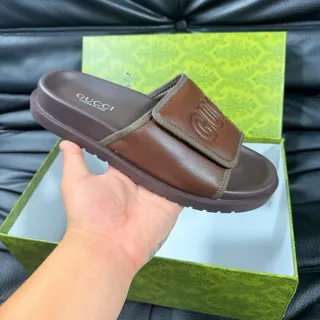 Gucci Sandálias Marrón Verde Logo Embossé Correia Sola de Goma Moldeada