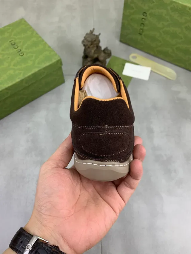 Gucci 棕色麂皮系带休闲鞋 3