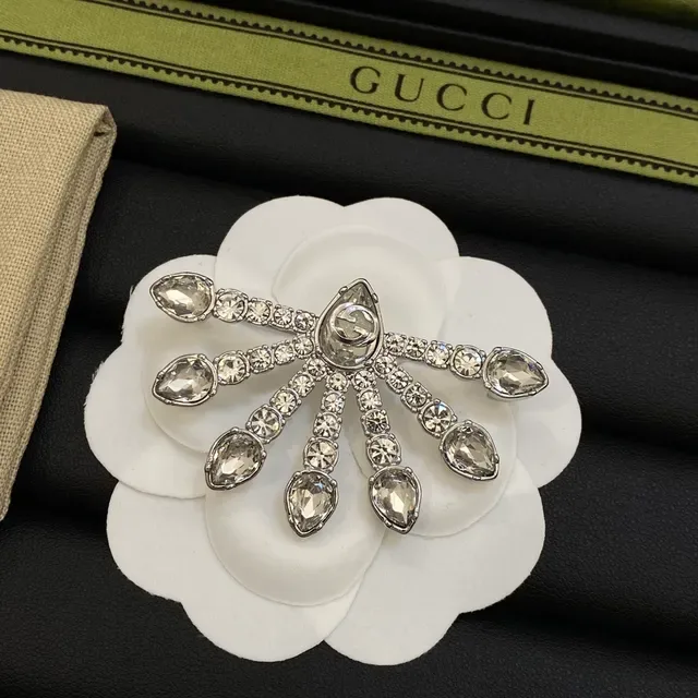 Gucci Crystal Fan-Shaped Interlocking G Brooch 3