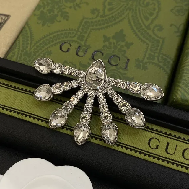 Gucci Crystal Fan-Shaped Interlocking G Brooch 5