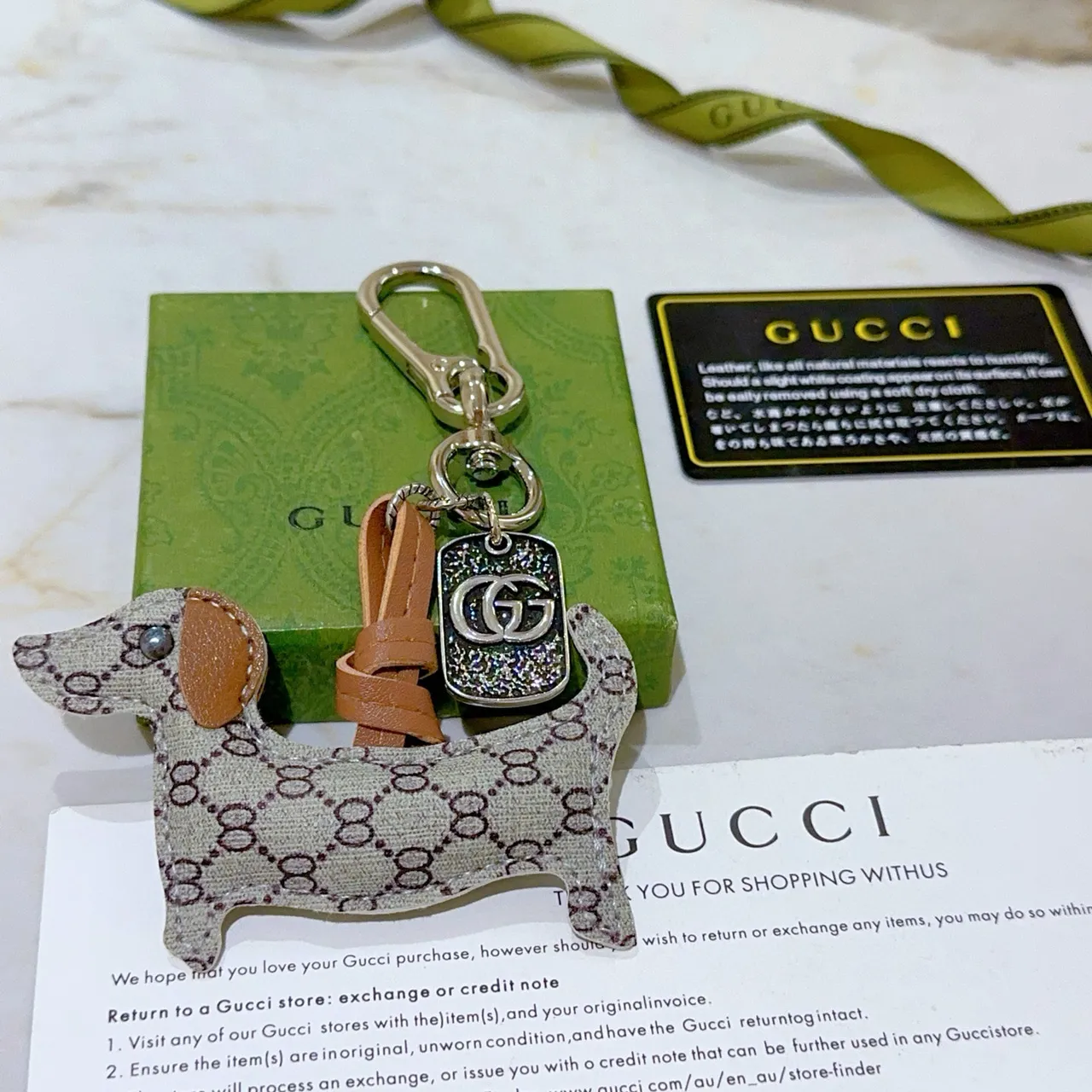 Gucci Dachshund Keychain بيج بني شكل كلب ظل GG Monogram Canvas Crossbody Bag 5