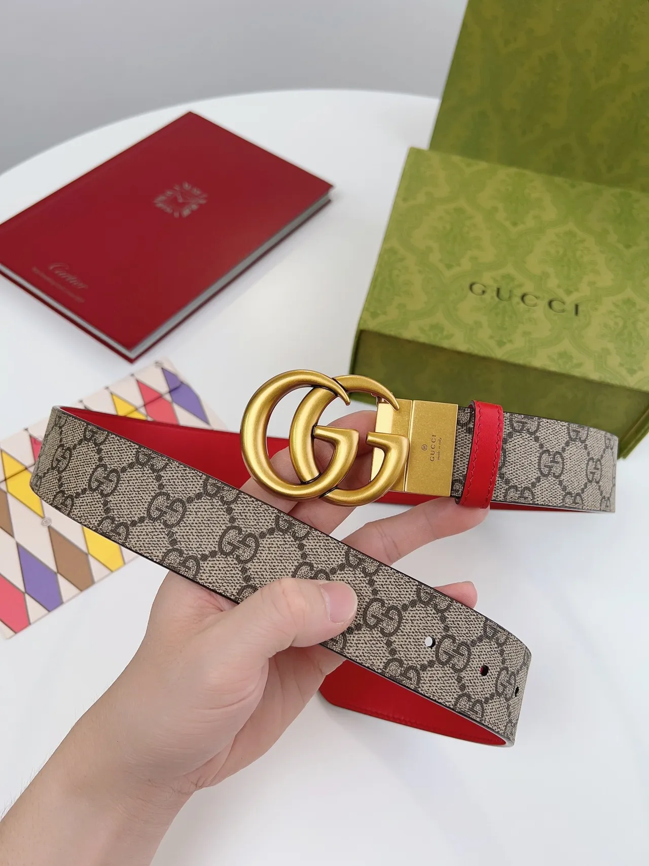 Gucci Double G लाल चमड़े की बेल्ट और GG Monogram वेबिंग लेदर बेल्ट 4