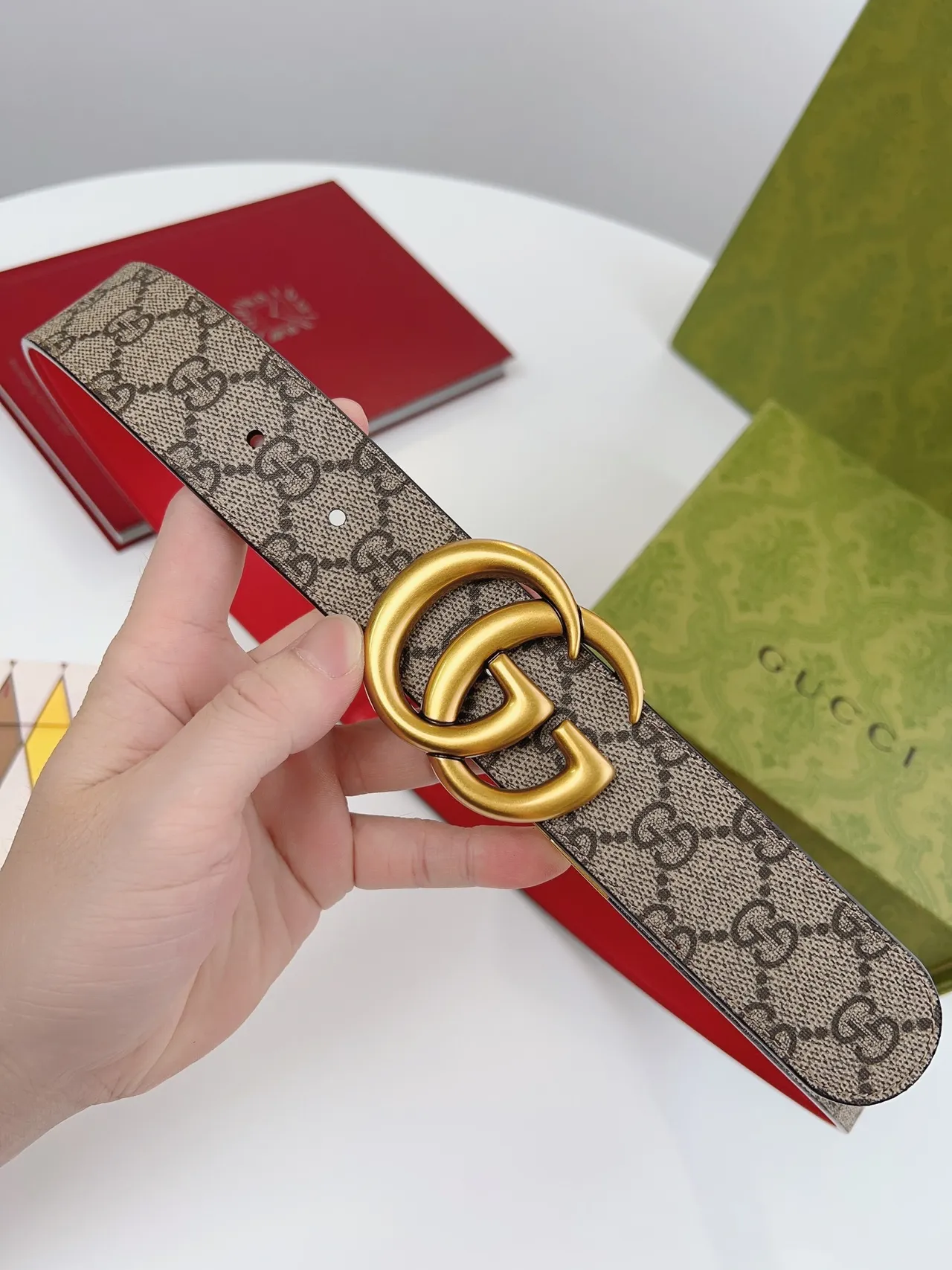 Gucci Double G लाल चमड़े की बेल्ट और GG Monogram वेबिंग लेदर बेल्ट 8