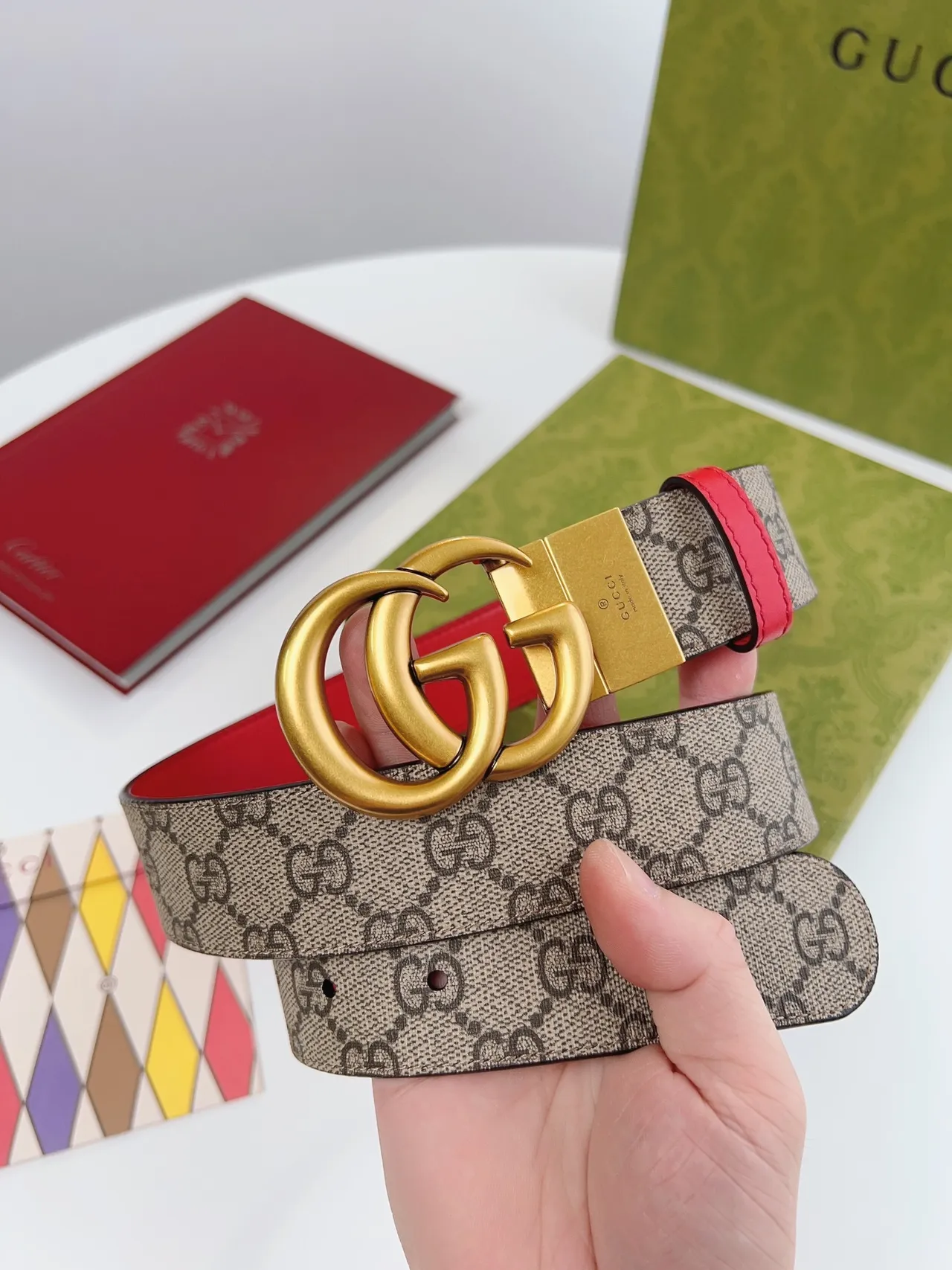 Gucci Double G लाल चमड़े की बेल्ट और GG Monogram वेबिंग लेदर बेल्ट 9