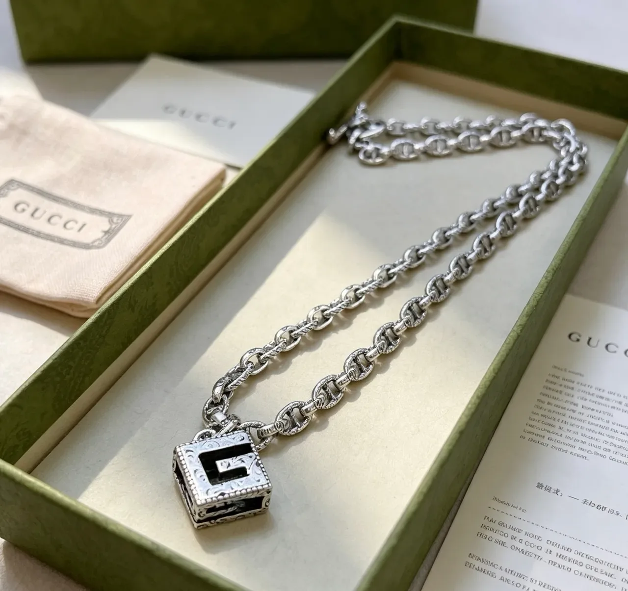 Gucci G-Link Chaîne Épaisse Argentée Beige Pendentif Carré Orné Collier 6