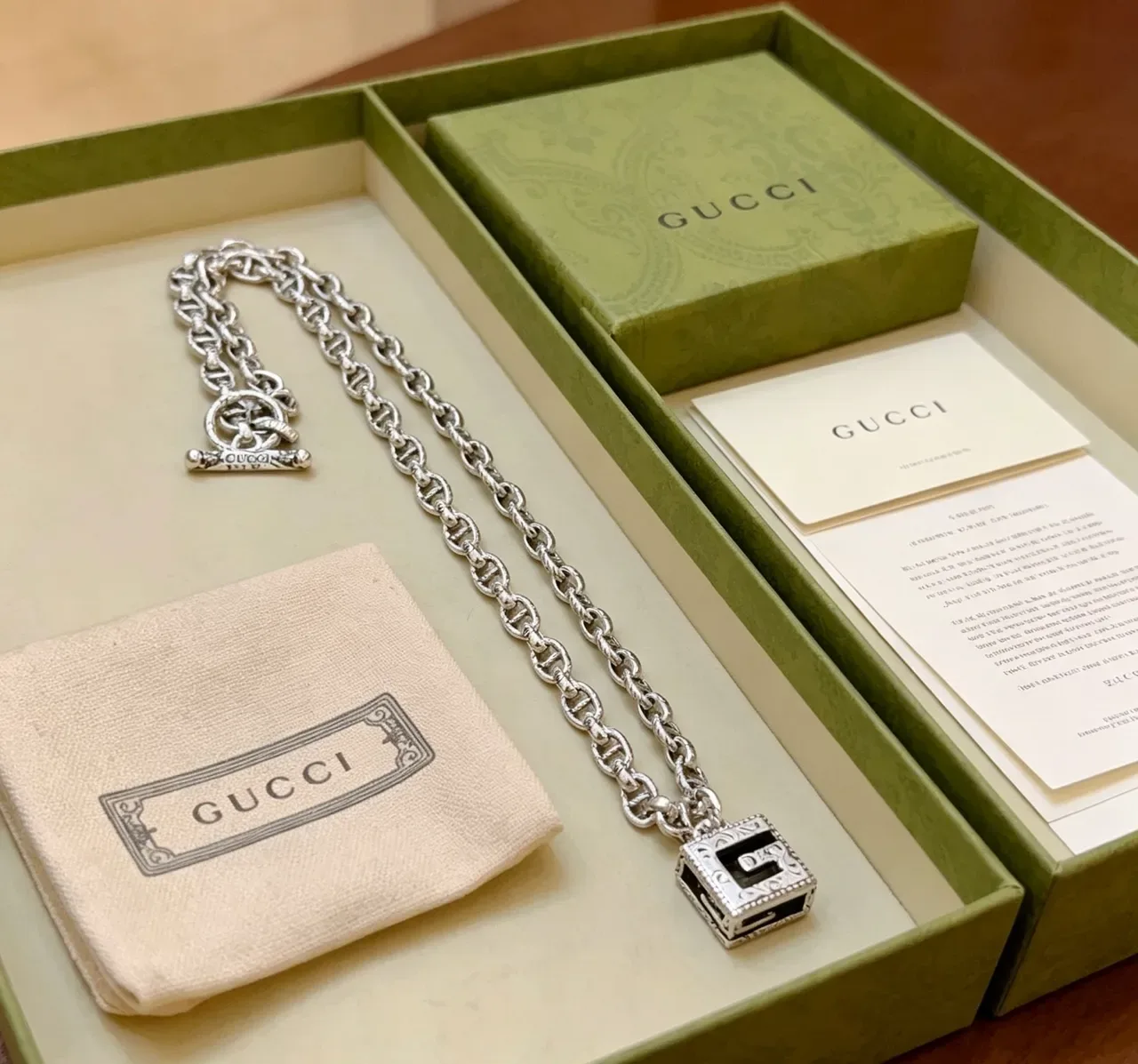 Gucci G-Link Chaîne Épaisse Argentée Beige Pendentif Carré Orné Collier 8