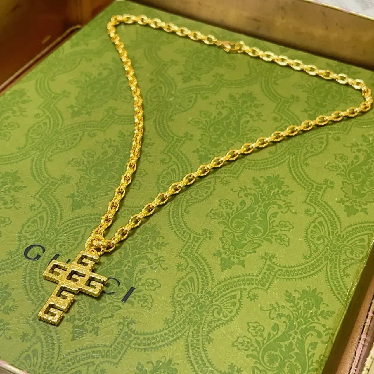 Gucci GG Pendente Cruz Colar Corrente Dourada 3