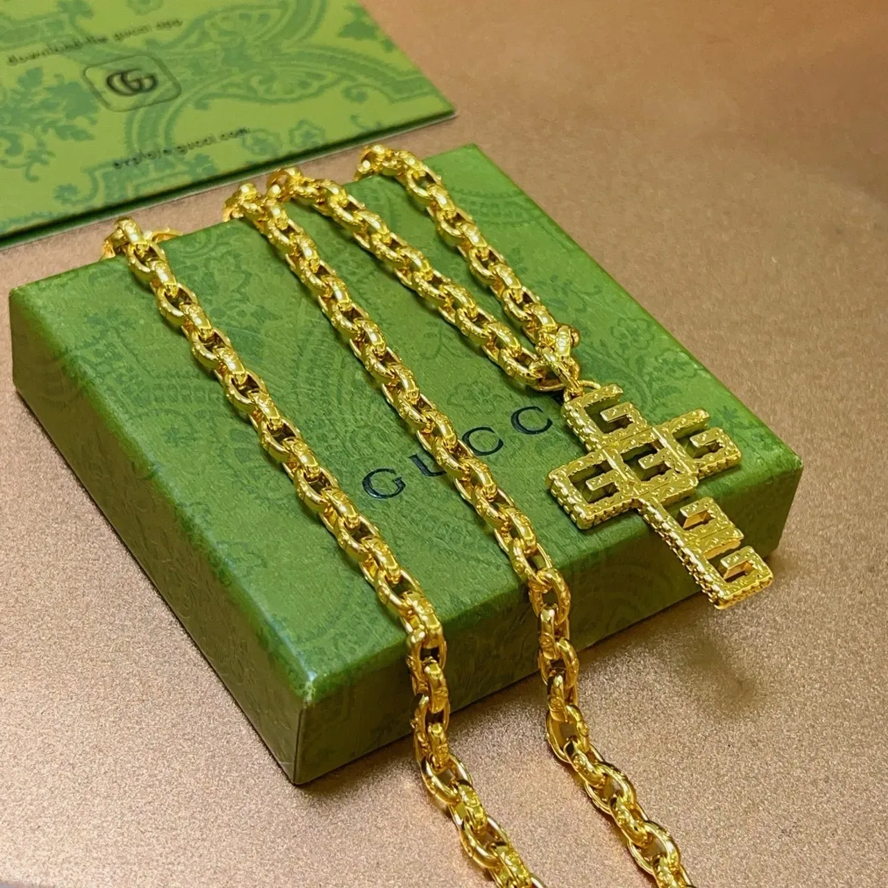 Gucci GG Pendente Cruz Colar Corrente Dourada 6