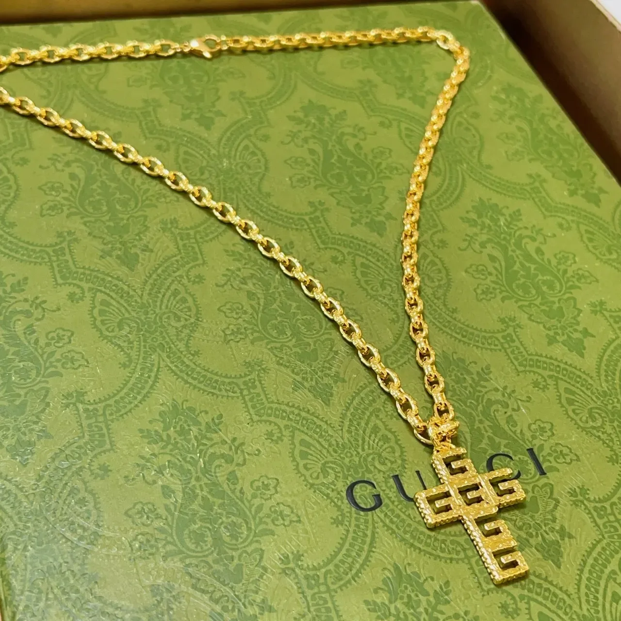 Gucci GG Pendente Cruz Colar Corrente Dourada 9