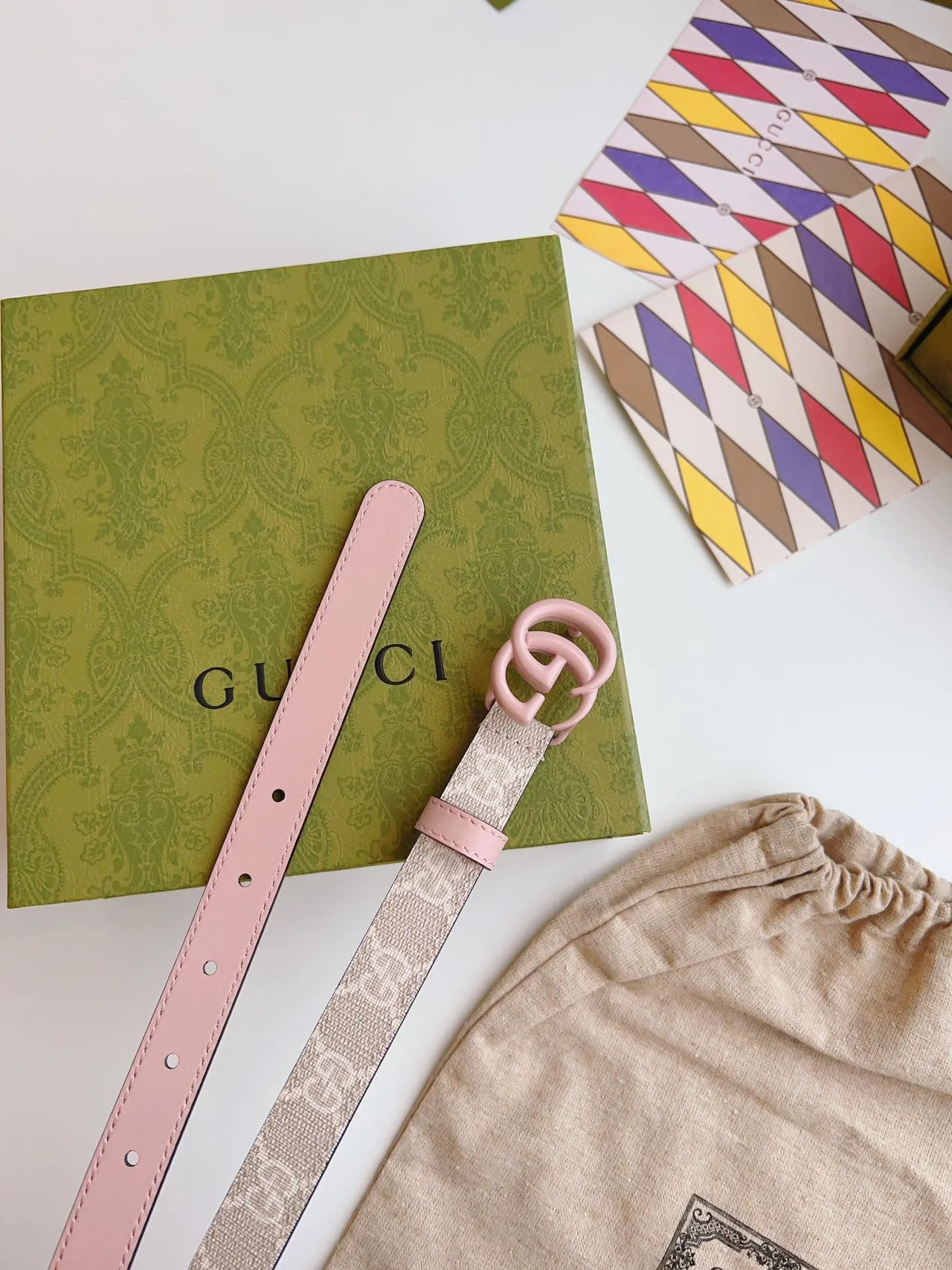 Gucci GG Marmont भूरा और गुलाबी रेजिन Interlocking G चमड़े की बेल्ट 3