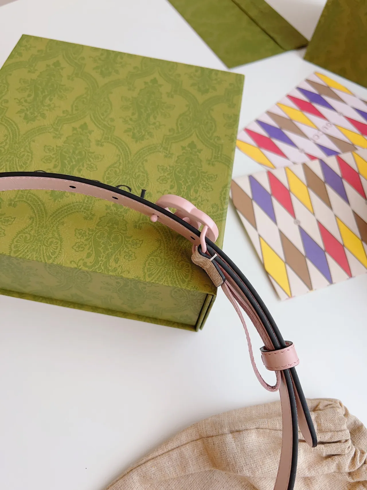 Gucci GG Marmont भूरा और गुलाबी रेजिन Interlocking G चमड़े की बेल्ट 7