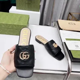 Gucci GG Marmont Mule de Cuero Acolchado Negro