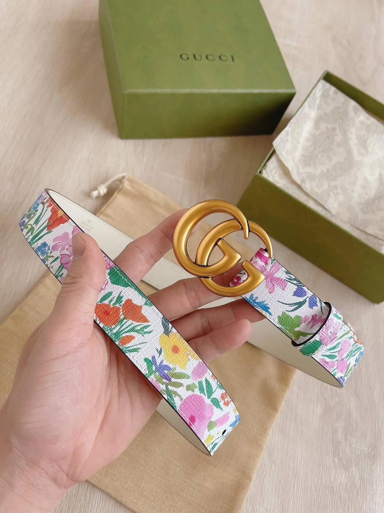 Gucci GG Marmont Ceinture en cuir blanc à motif floral 3
