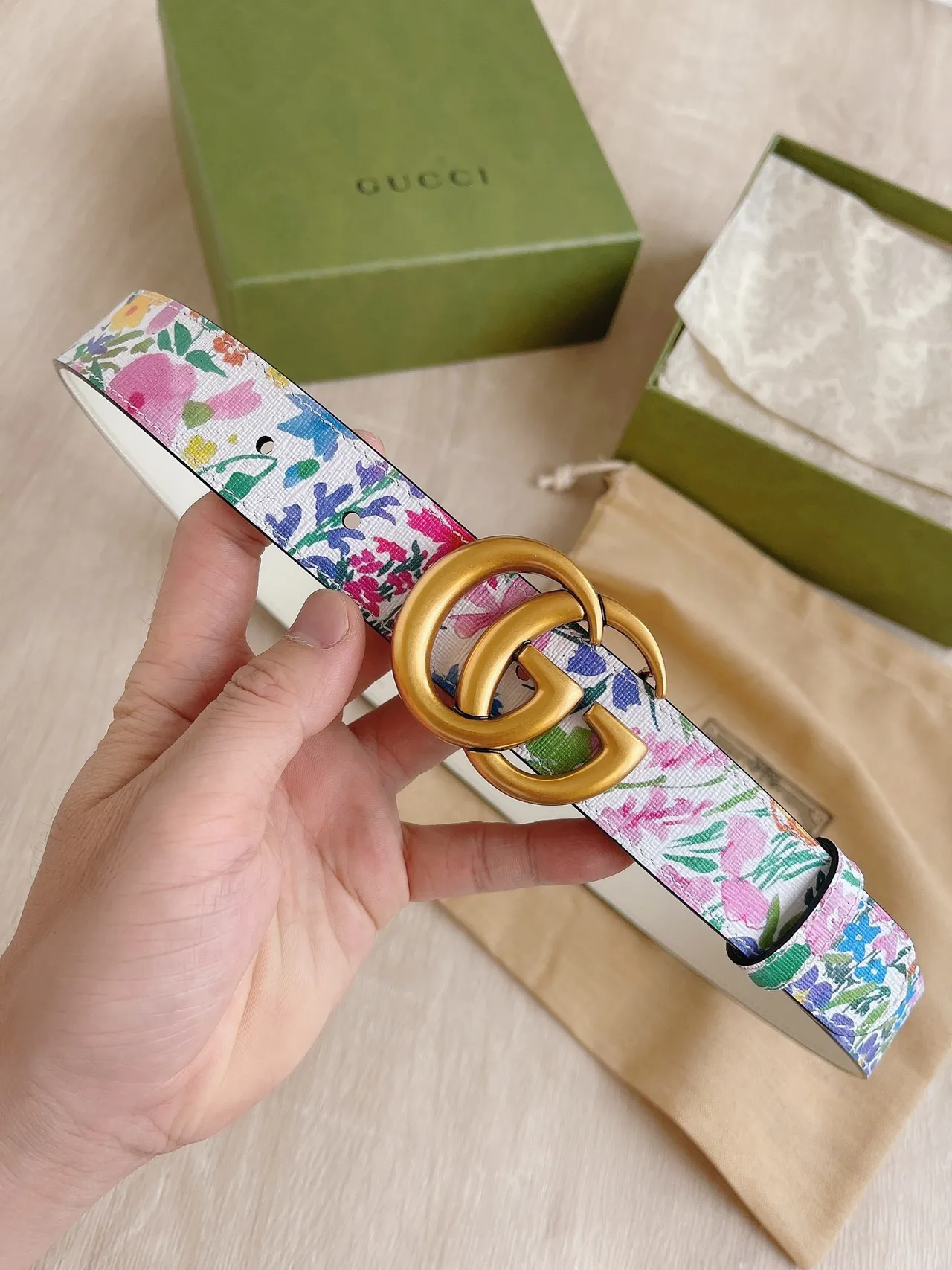 Gucci GG Marmont Ceinture en cuir blanc à motif floral 7