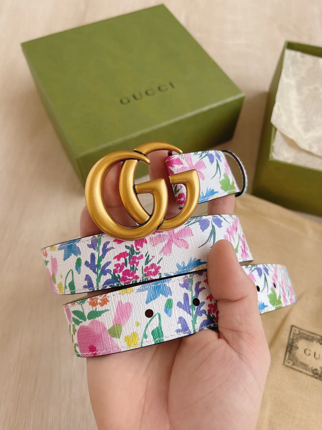 Gucci GG Marmont Ceinture en cuir blanc à motif floral 8