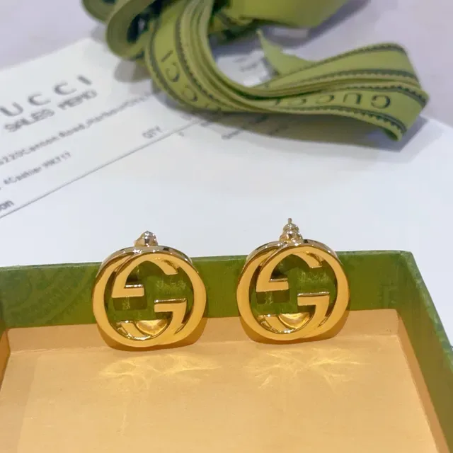 Gucci GG Marmont Brincos circulares dourado verde com logo double G interlocking 3