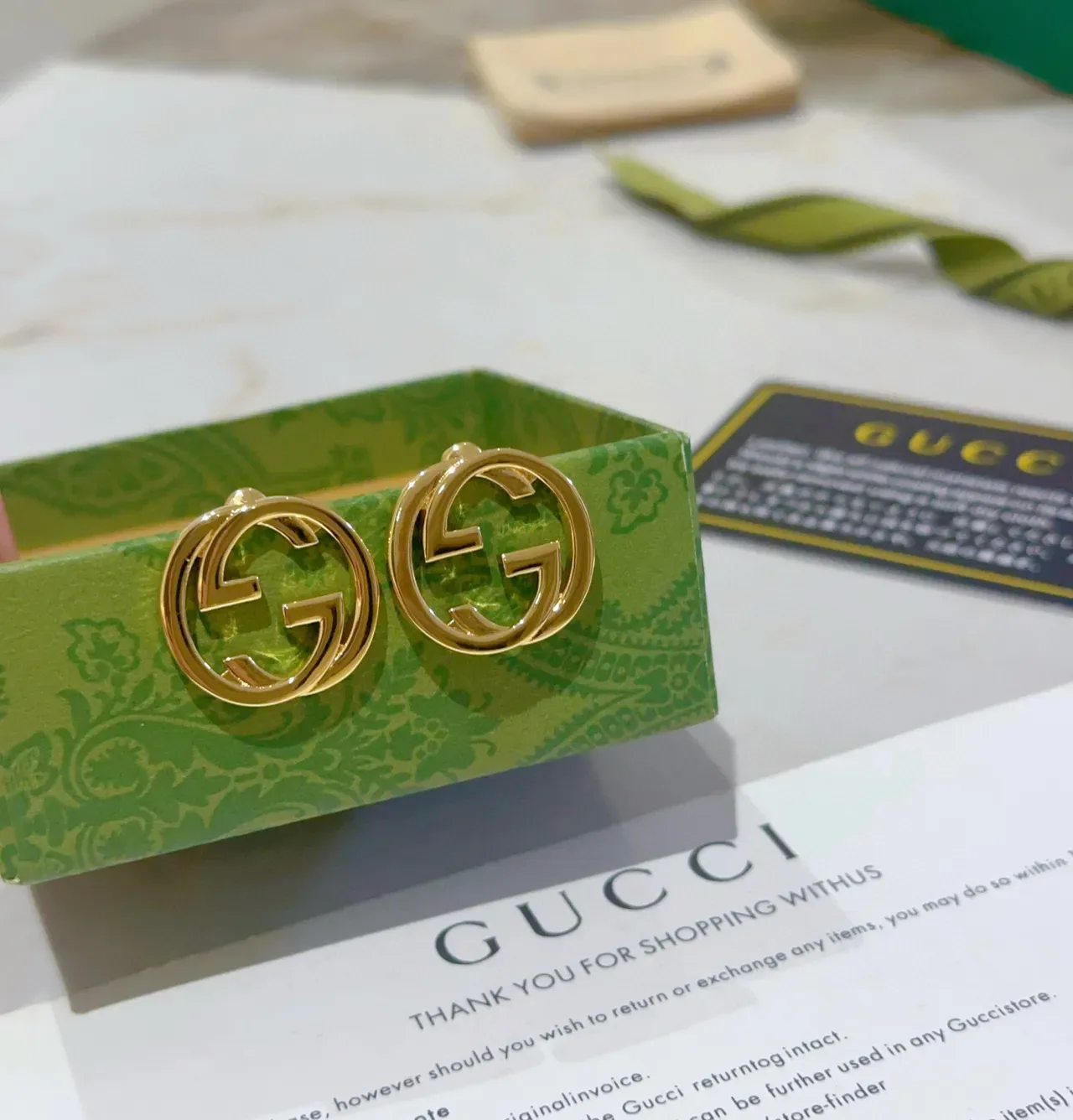 Gucci GG Marmont Brincos circulares dourado verde com logo double G interlocking 5