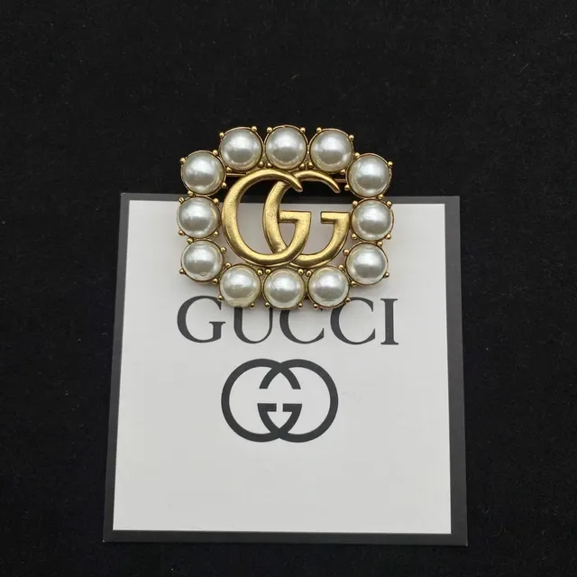 بروش Gucci GG Marmont-inspired ذهب أحمر Interlocking Logo Circular Crystal Halo 5
