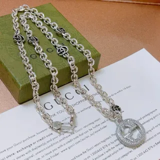 Gucci GG Marmont Pavé ক্রিস্টাল এবং ব্ল্যাক এনামেল নেকলেস