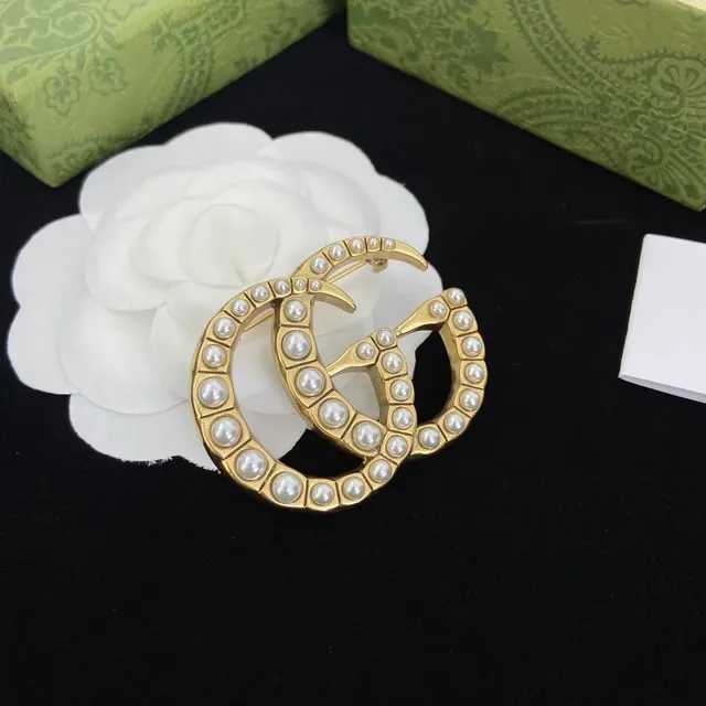 Gucci GG Marmont بروش مرصع باللؤلؤ Double G 4